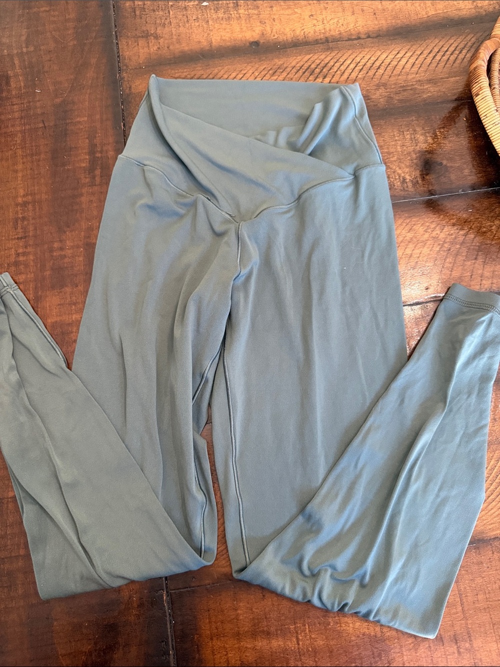 Offline by aerie High-Waist Cropped Leggings in Sage Green